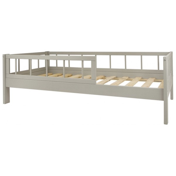 Szare łóżko dziecięce z drewna z barierkami skandynawski styl tapczan 160x80cm