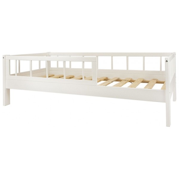 Białe łóżko dziecięce z drewna z barierkami skandynawski styl tapczan 160x80cm